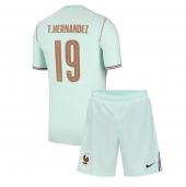 Frankrig Theo Hernandez #19 Udebanetrøje Børn VM 2026 Kort ærmer (+ bukser)