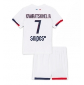 Paris Saint-Germain Khvicha Kvaratskhelia #7 Udebanetrøje Børn 2025-26 Kort ærmer (+ bukser)